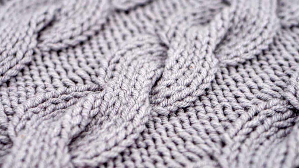 Close Up of the Chunky Cable Stitch Knitting Pattern