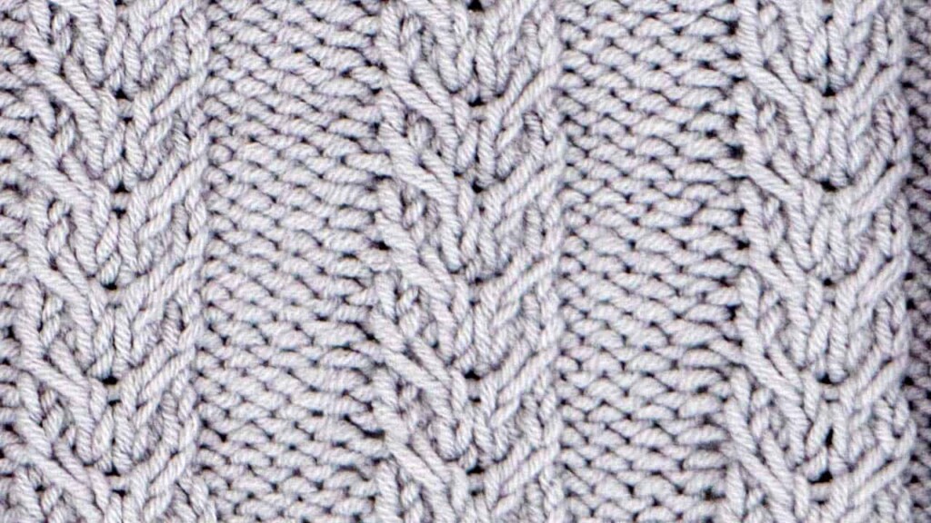 Downward Slipped Cable Stitch Knitting Pattern (Right Side)