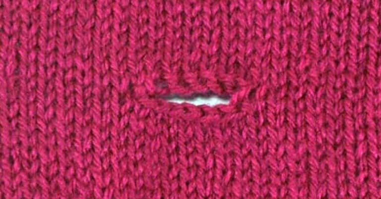 Example of a Knit One Row Button Hole