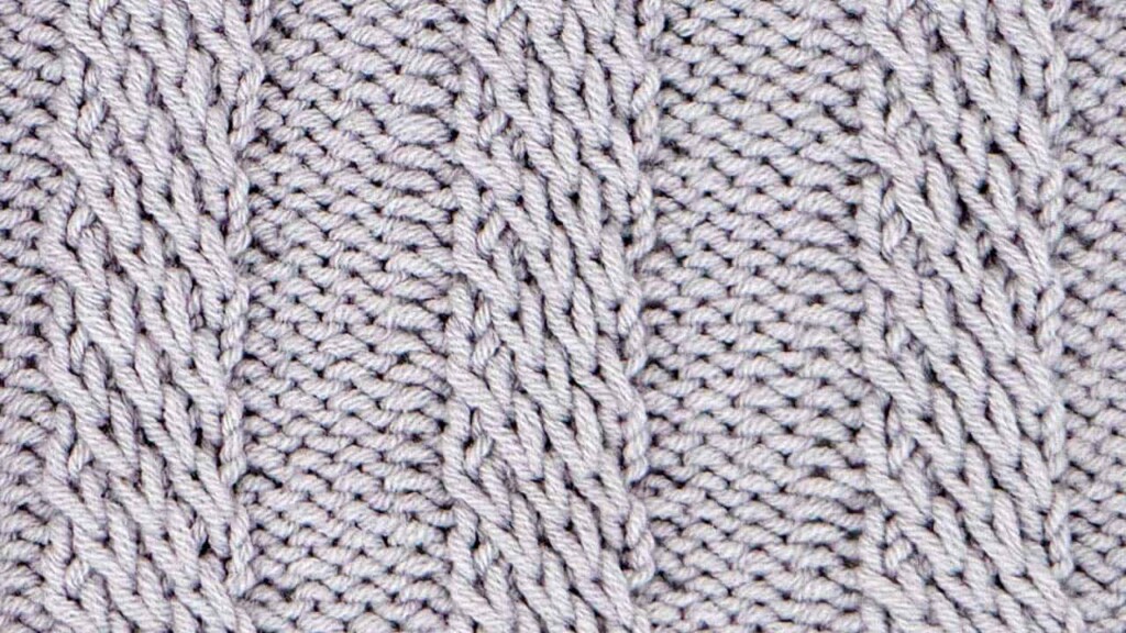 6 Stitch Spiral Cable Knitting Pattern (Right Side)