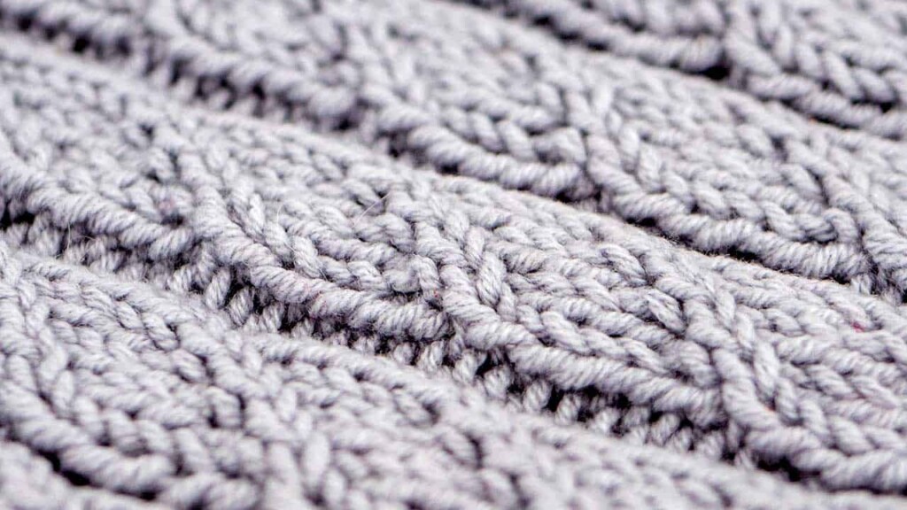 Example of the Pillar Spiral Cable Stitch Knitting Pattern